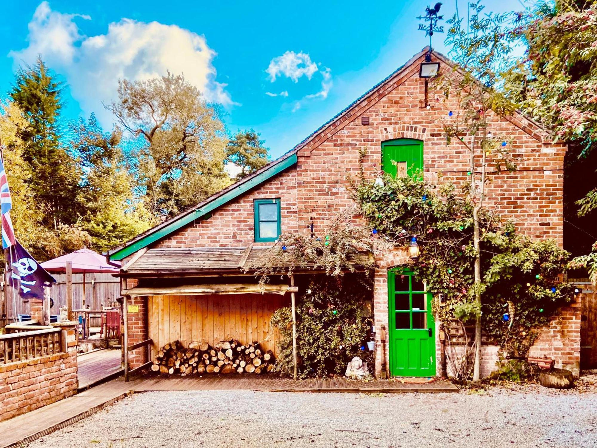Squirrel Barn Villa Milwich Buitenkant foto