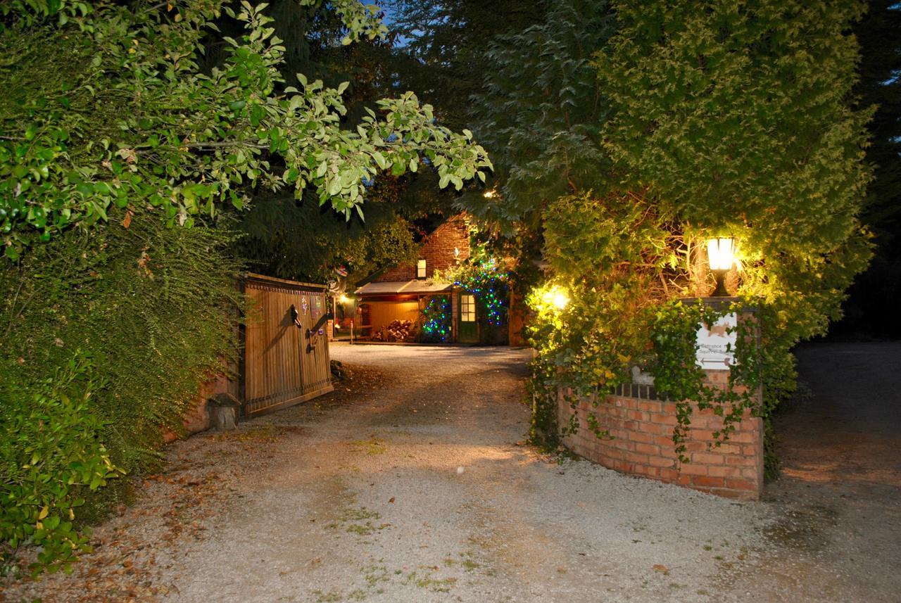 Squirrel Barn Villa Milwich Buitenkant foto